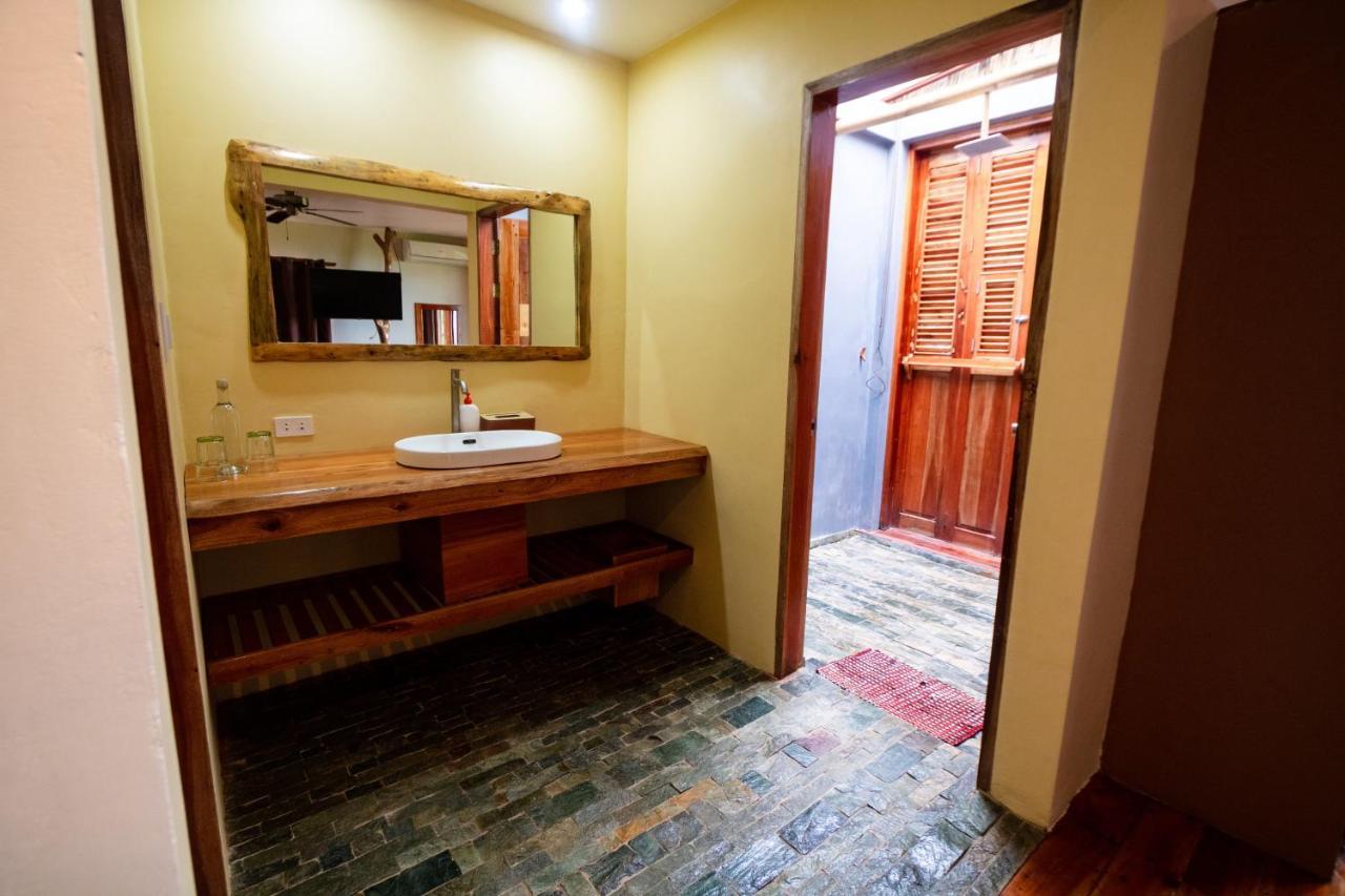 סיקיהור Nakabalo Guesthouse & Restaurant מראה חיצוני תמונה
