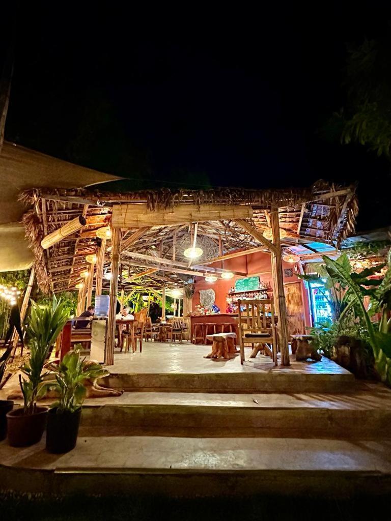 סיקיהור Nakabalo Guesthouse & Restaurant מראה חיצוני תמונה